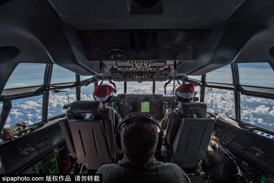 禮物從天而降！美國空軍向西太平洋島國空投“圣誕大禮包”