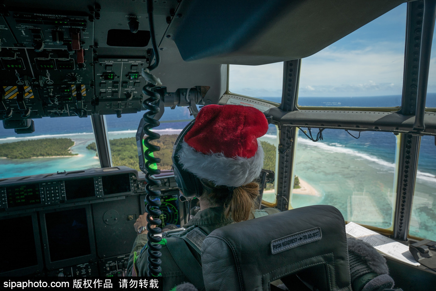 禮物從天而降！美國空軍向西太平洋島國空投“圣誕大禮包”